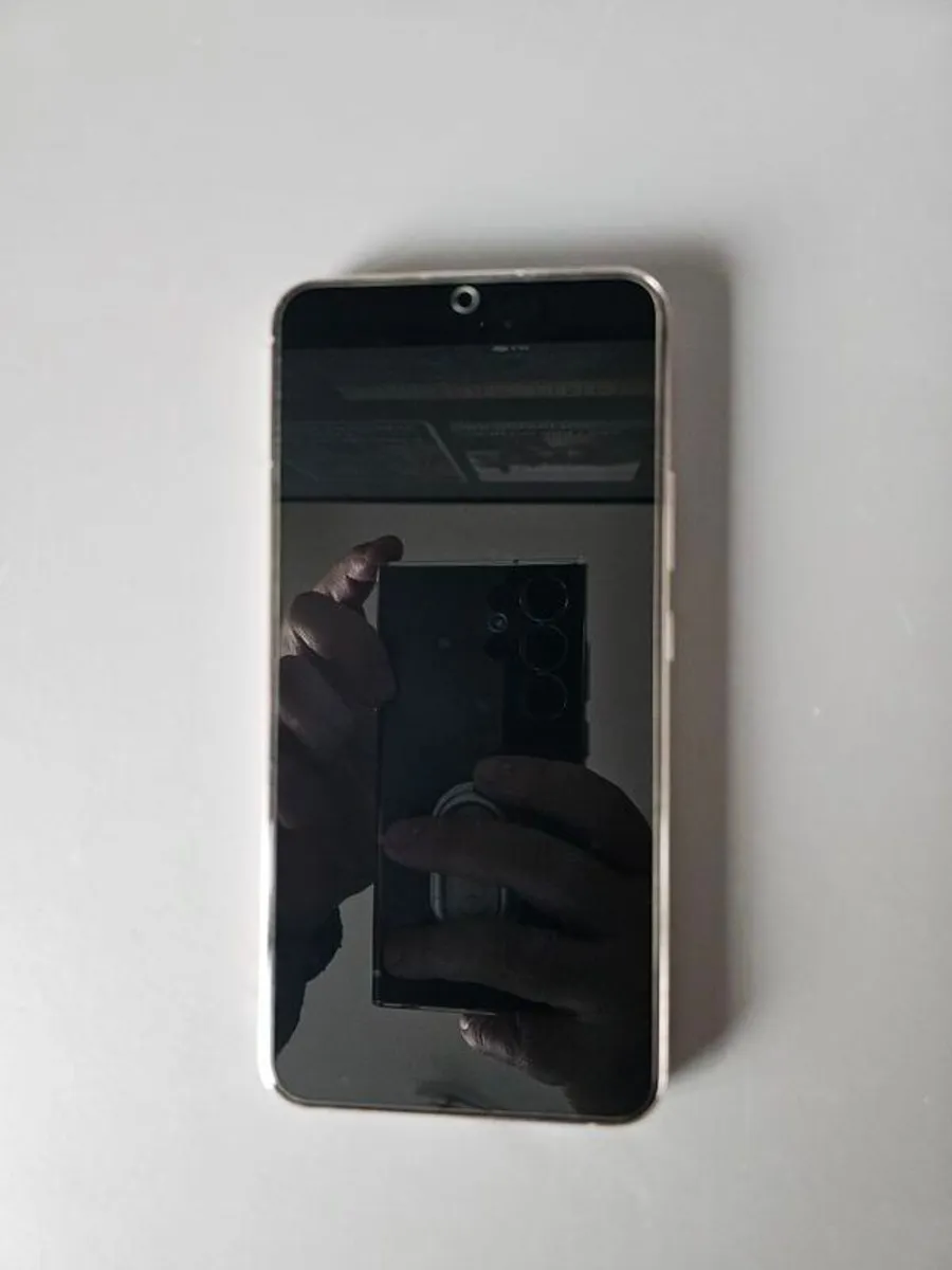 Samsung S22+ 256gb, 2 sim, Pink Gold, Mint Condition - Image 2