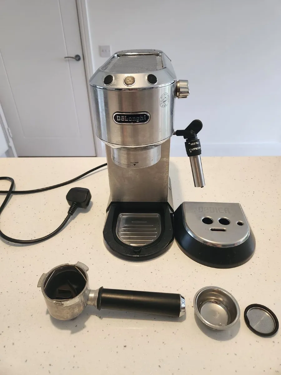 Espresso Machine (De'Longhi) - FREE - Image 1