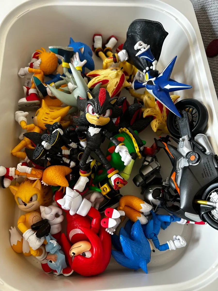 Sonic the hedgehog figures bundle