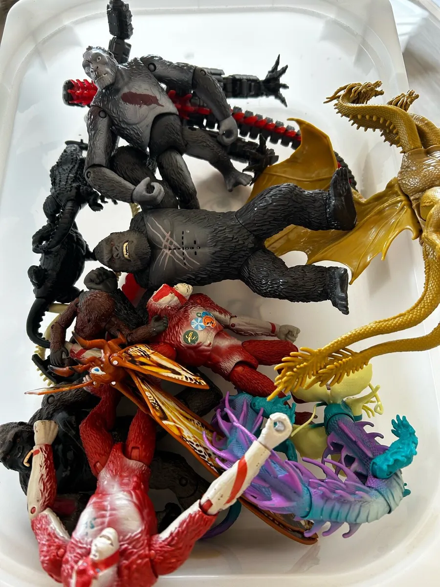Godzilla figures bundle