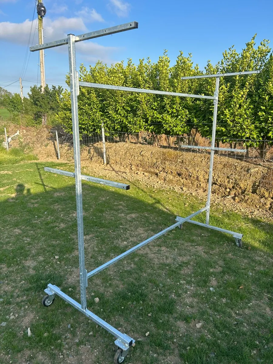 Mobile clothes lines - Image 1