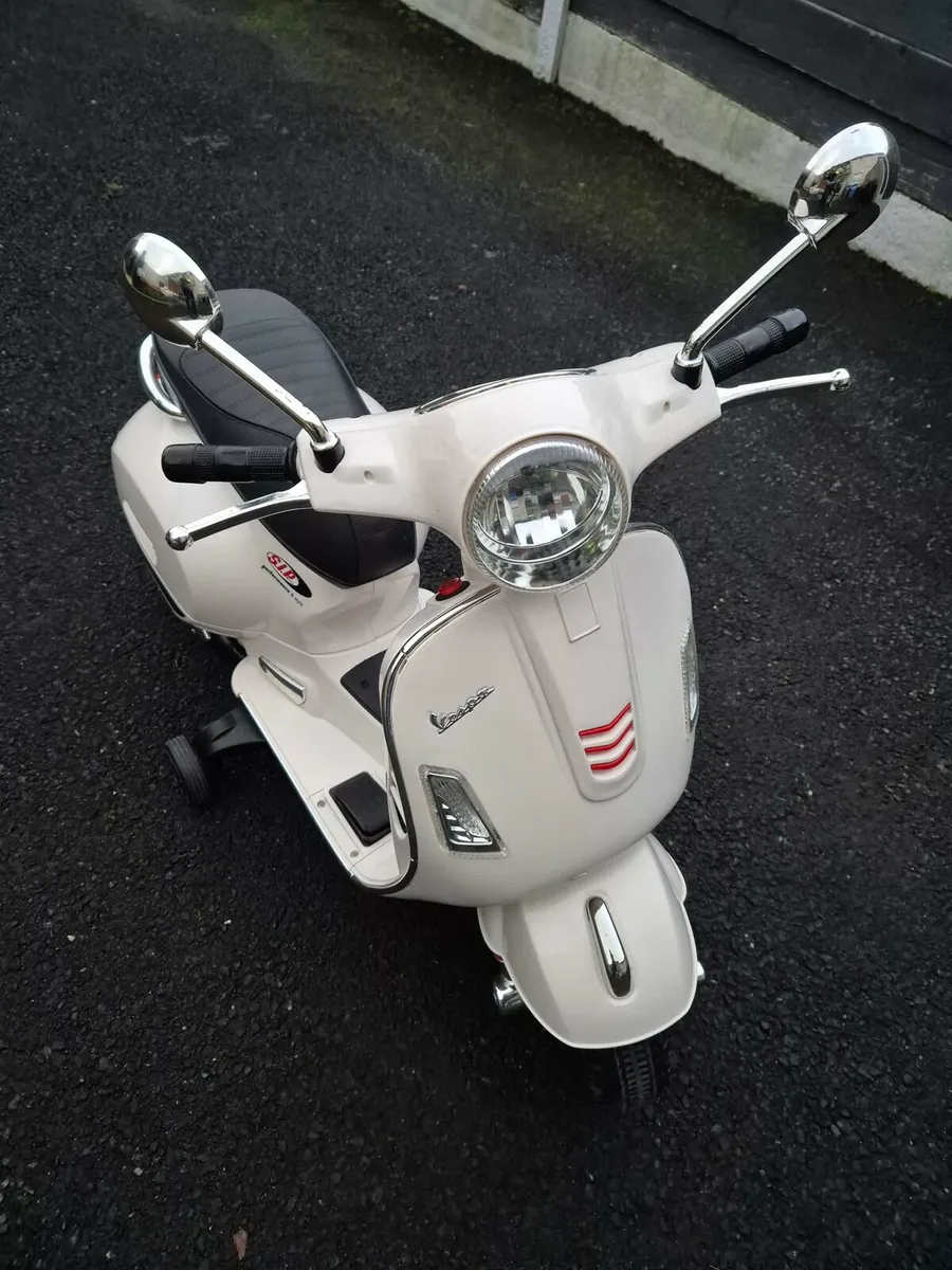 Electric Kids Ride On Vespa Motorcycle LED - Image 3