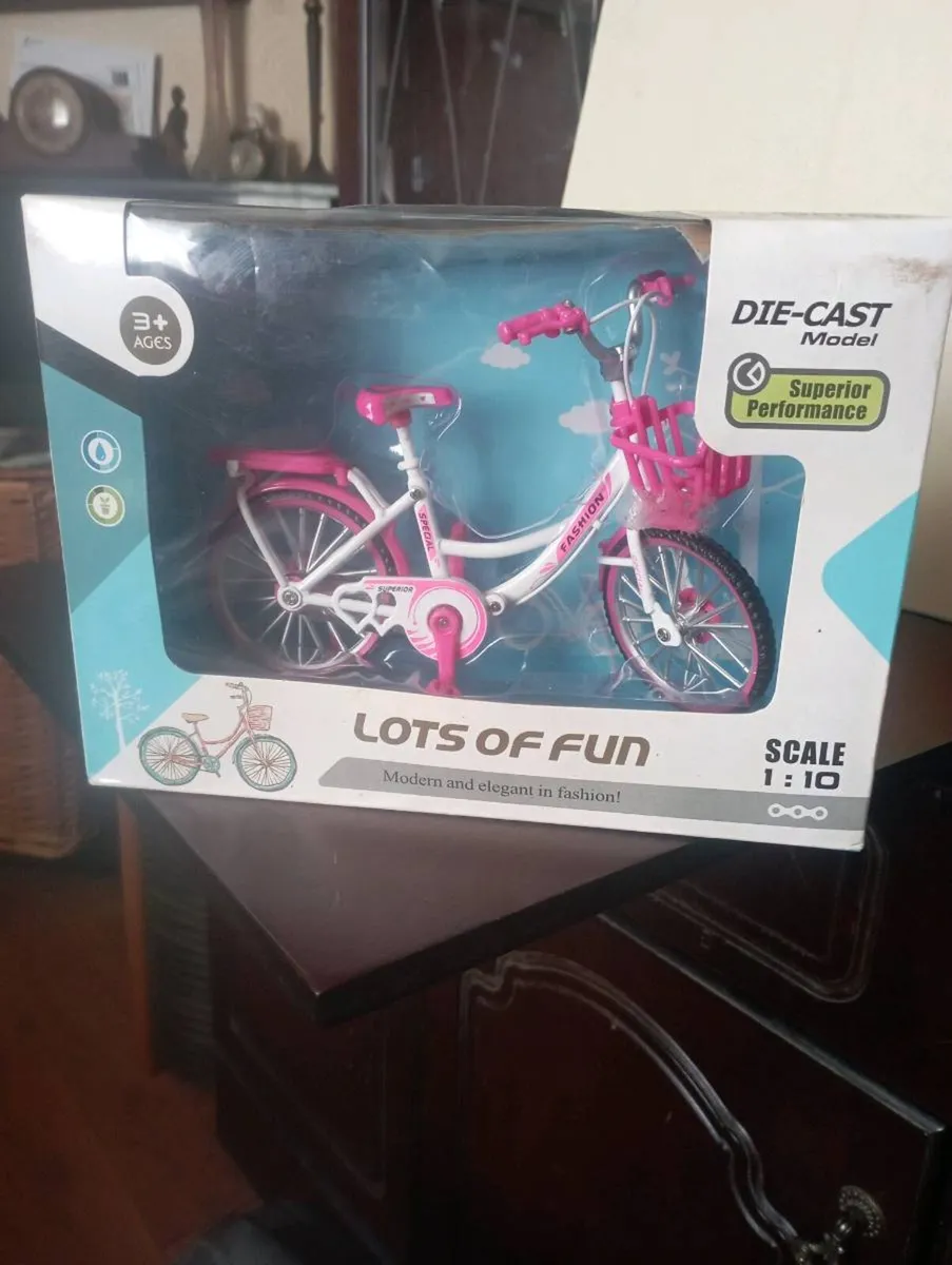 DIE-CAST MODLE  SCALE 1-10 SCALE  GRILS BICYCLE - Image 1