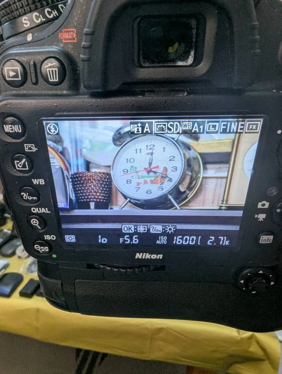 Nikon Pro Digital & 35mm Film Photography Kit - Image 2