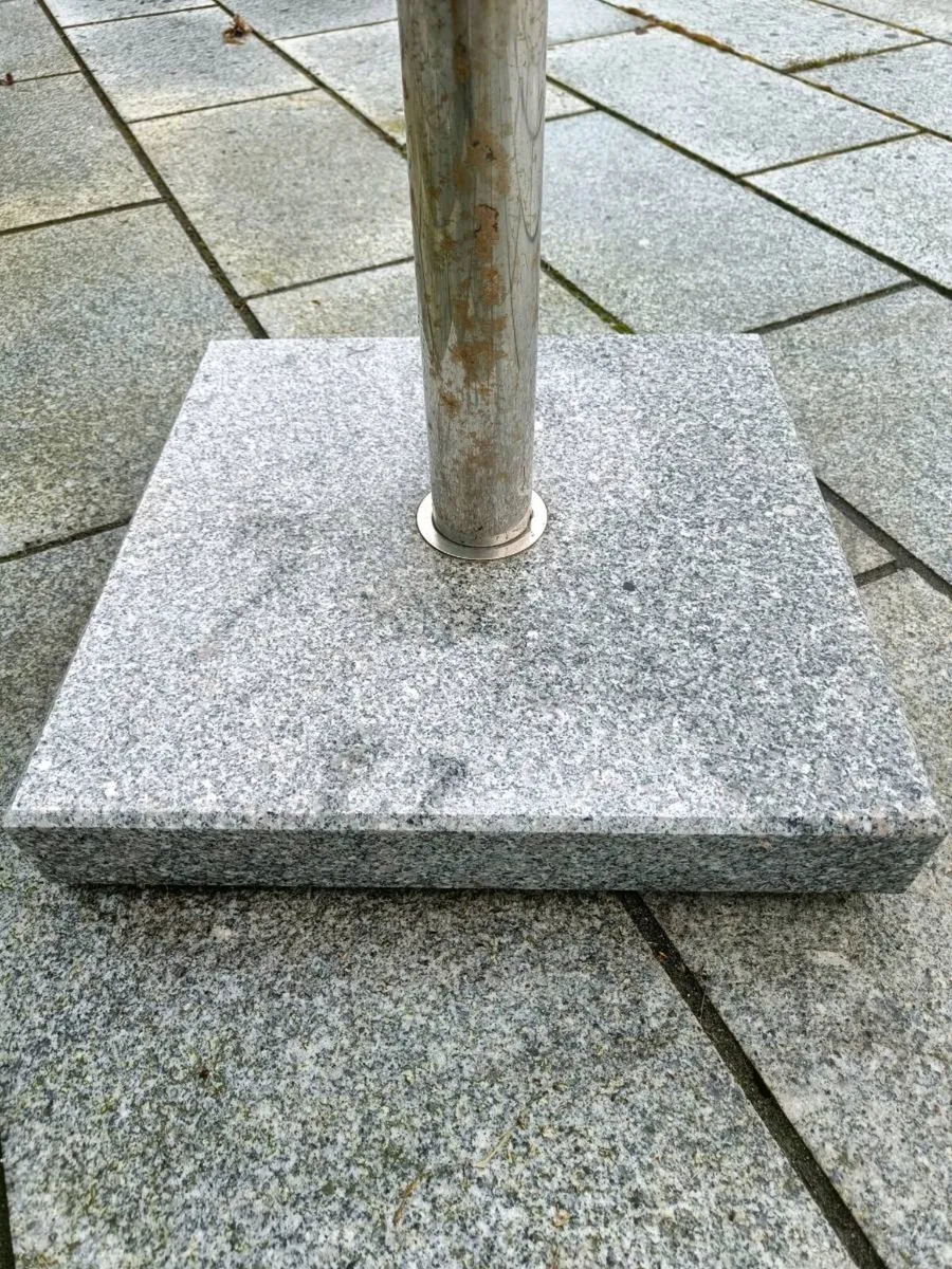 Parasol + granite base - Image 1
