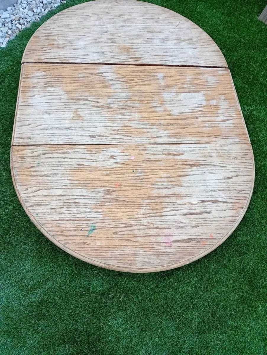 Round table - Image 3