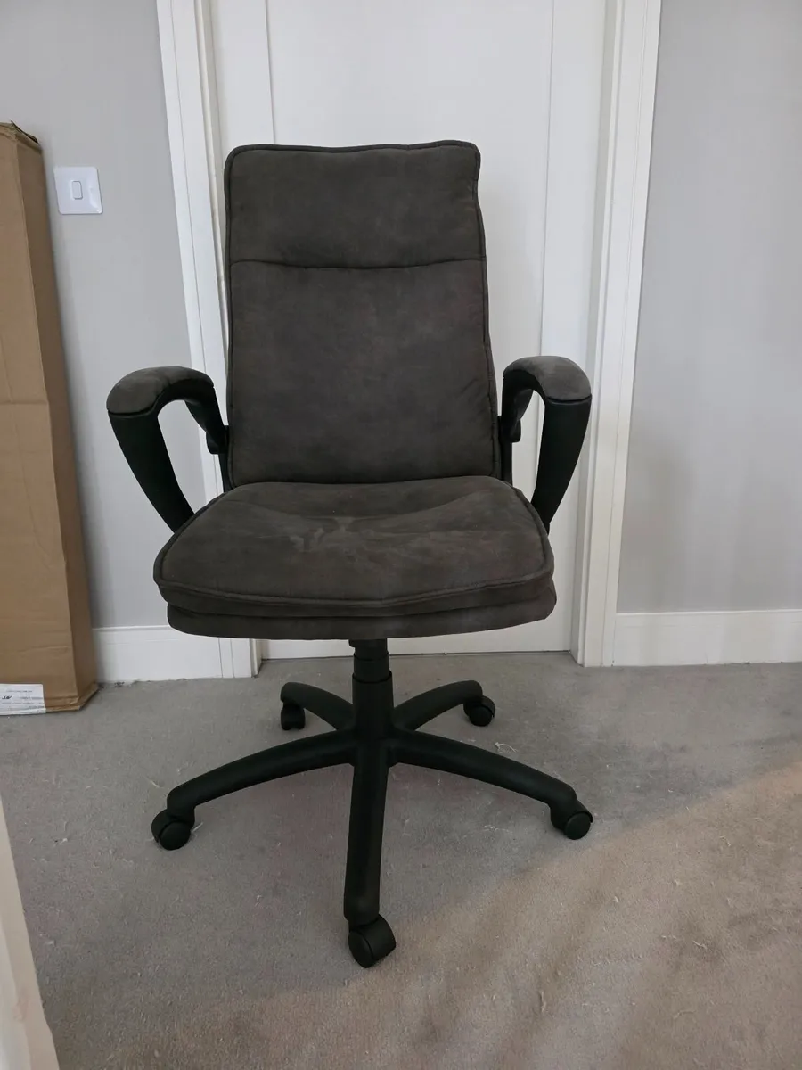 €30 desk (currently selling for €200 in-store) - Image 4