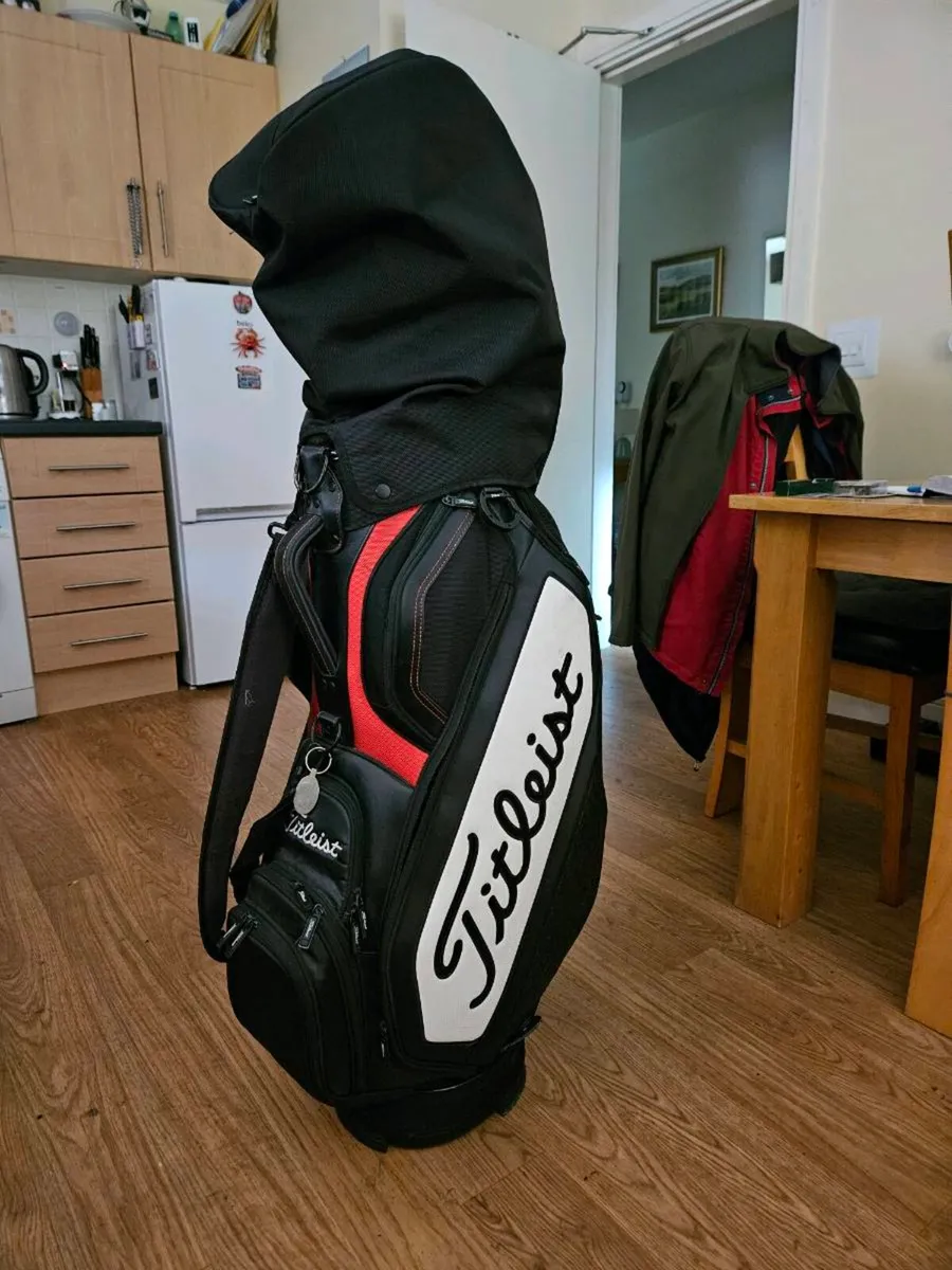 Titleist tour golf bag - Image 1