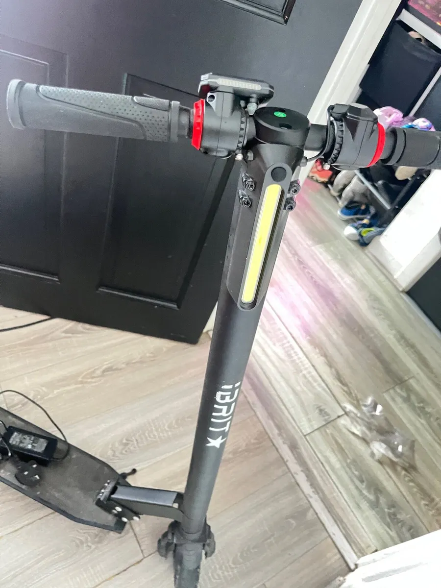 Electric scooter for Parts or Repair - Image 1