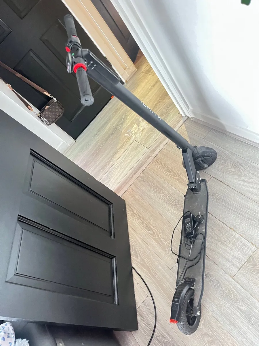 Electric scooter for Parts or Repair - Image 2