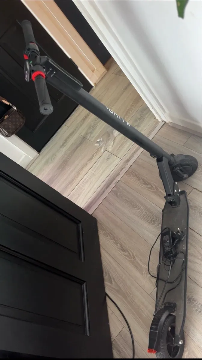 Electric scooter for Parts or Repair - Image 4