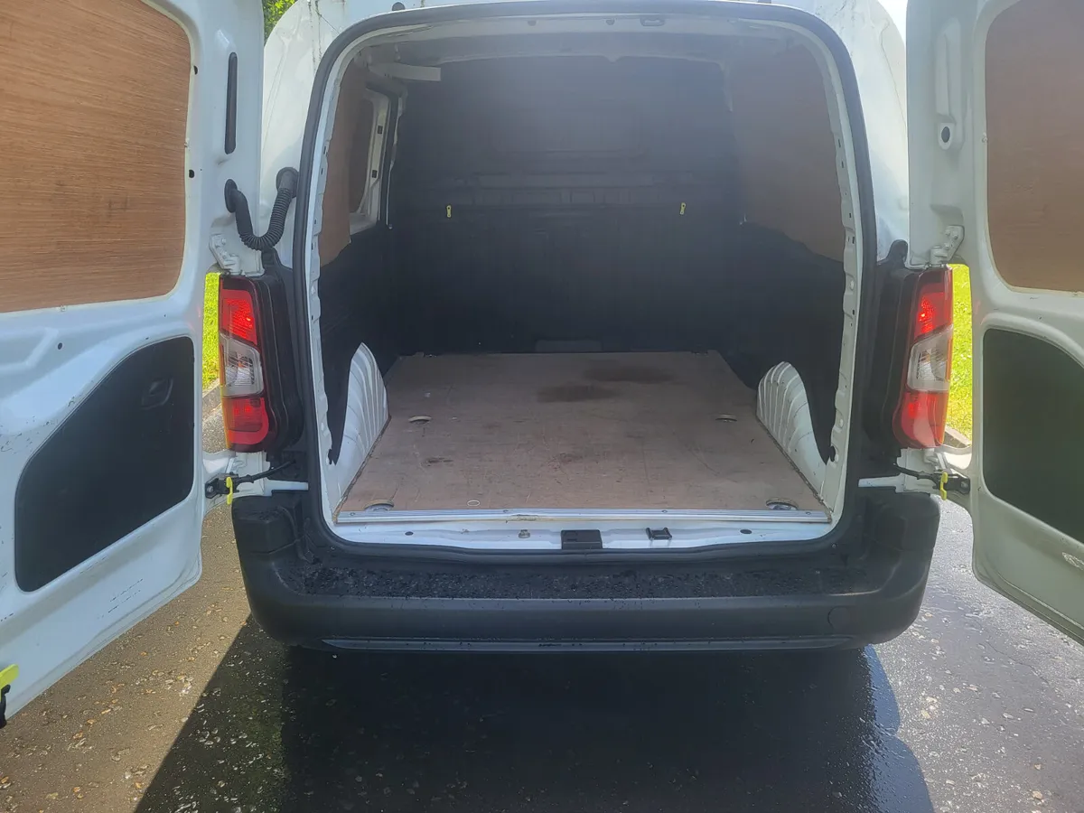 Citroen Berlingo  3 SEATER  1 OWNER - Image 4