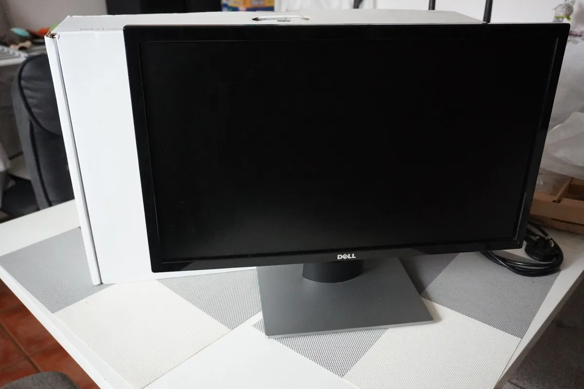 Dell Monitor - Image 1