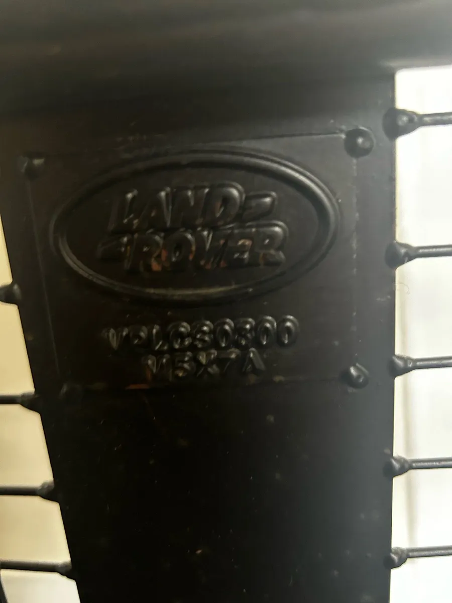 LR discovery sport original dog guard - Image 2