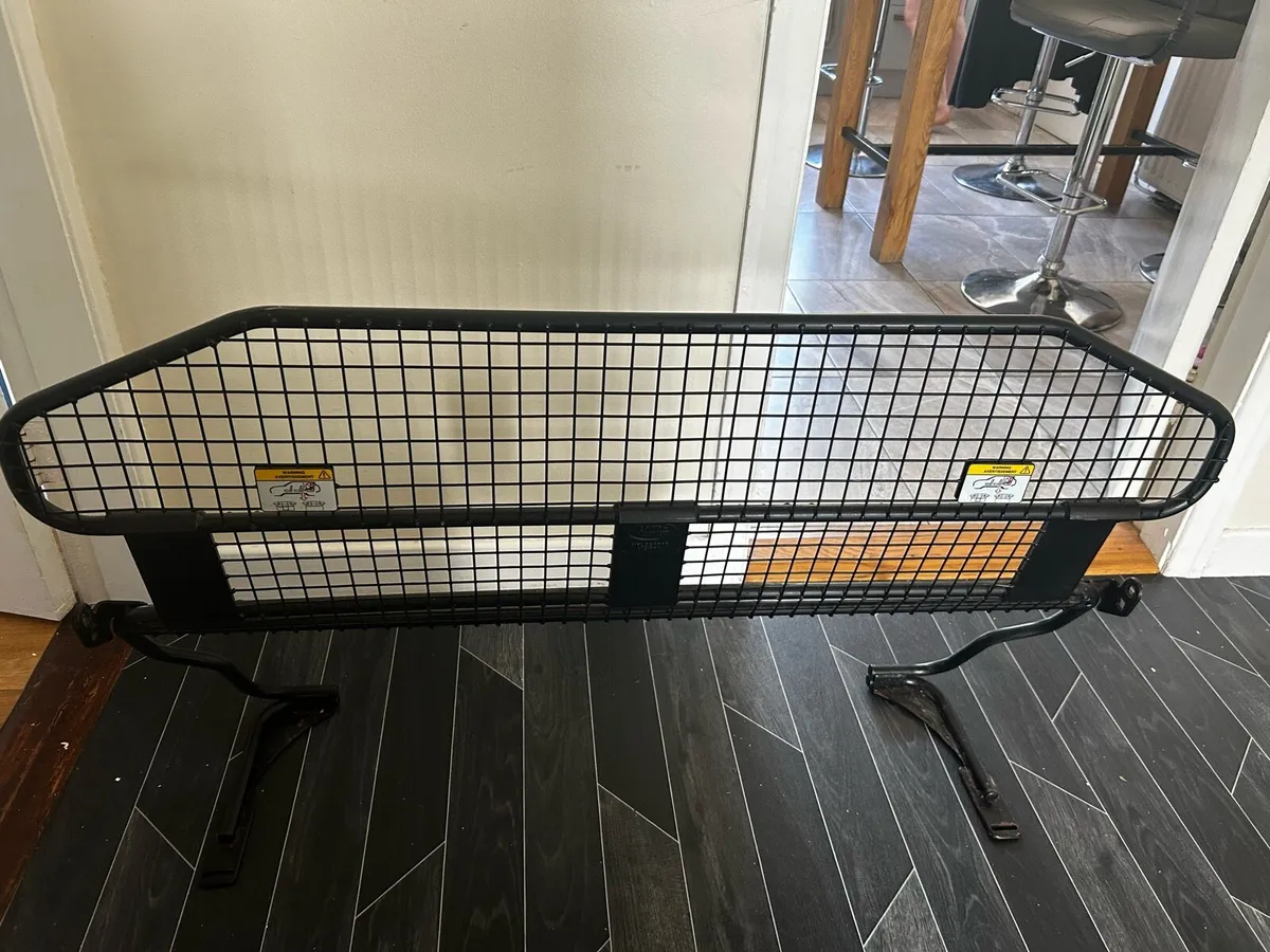 LR discovery sport original dog guard - Image 1