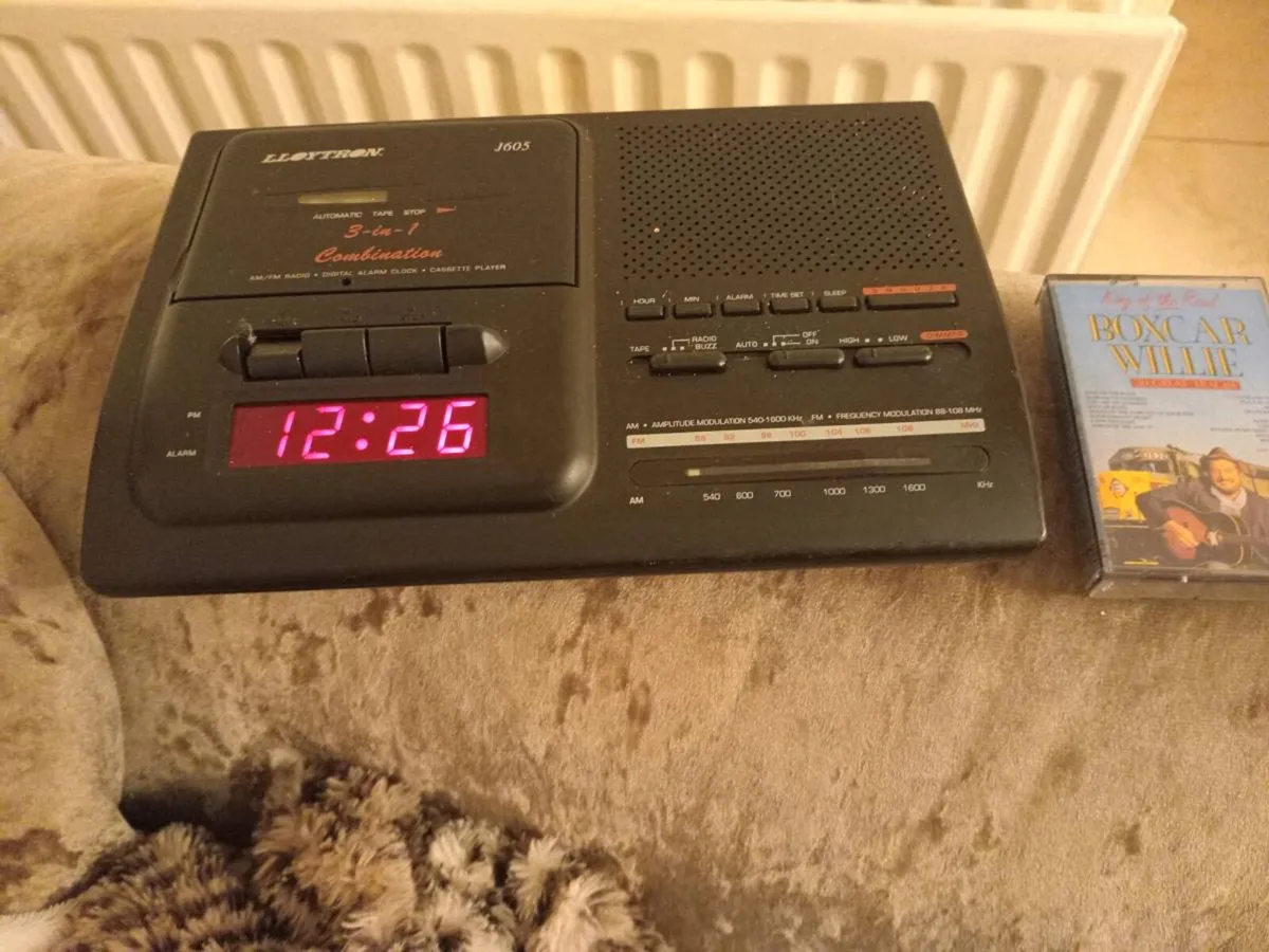 Tape casette player with tapes - Image 1