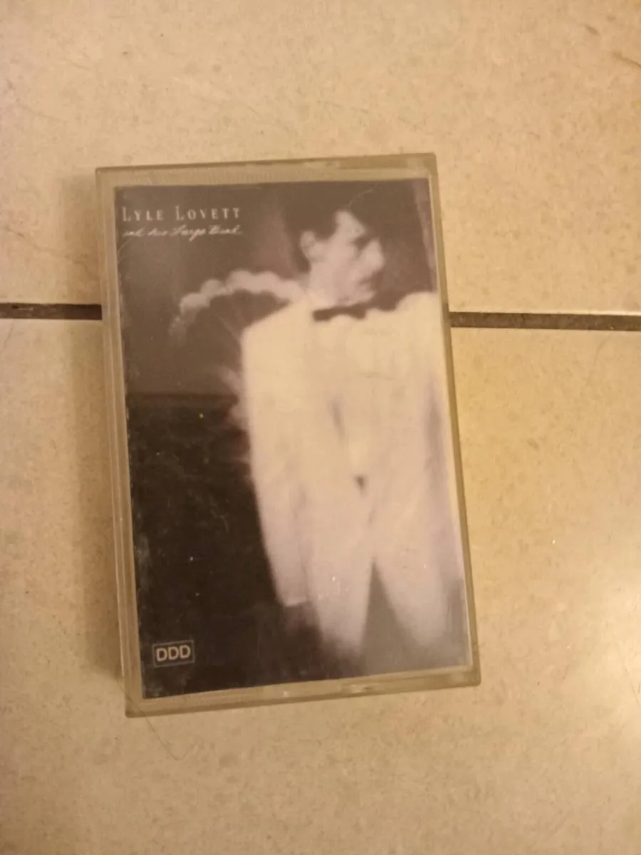 Tape casette player with tapes - Image 3