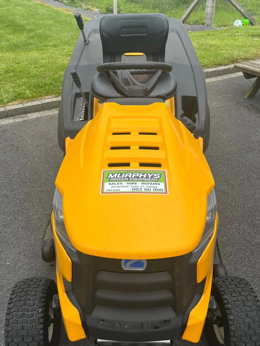 Cub Cadet Ride on lawnmower - Image 1