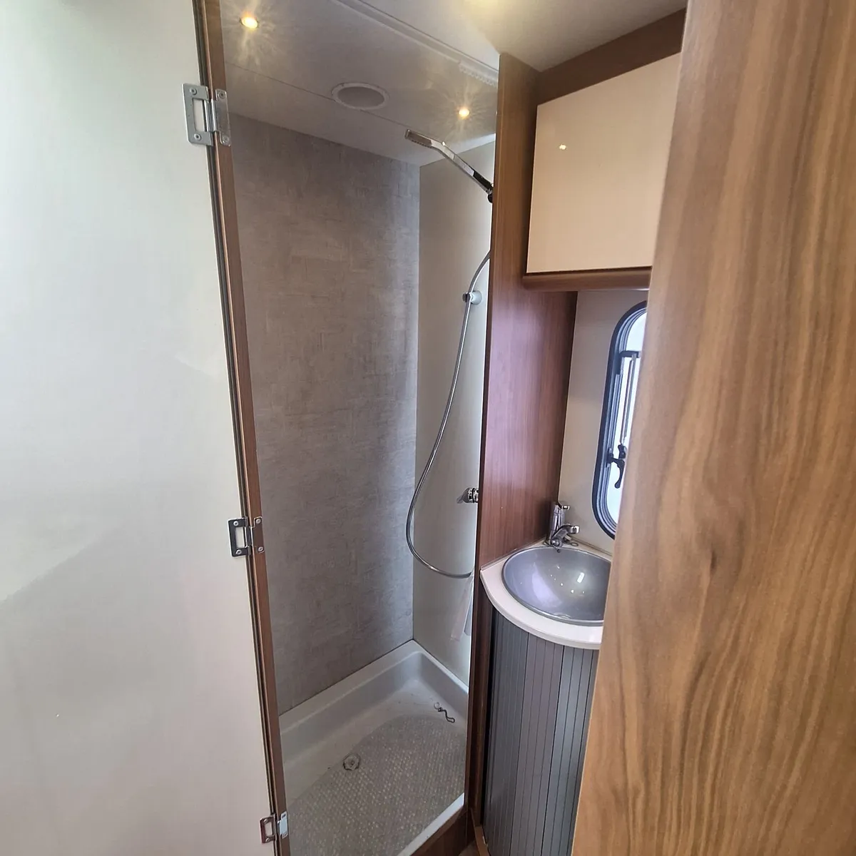 Campervan Renault Rimor 7Berth 181 RHD CVRT & TAX - Image 3