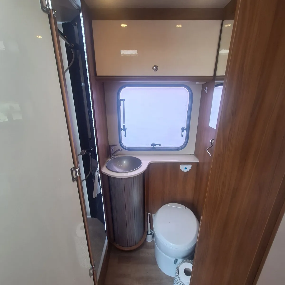 Campervan Renault Rimor 7Berth 181 RHD CVRT & TAX - Image 4