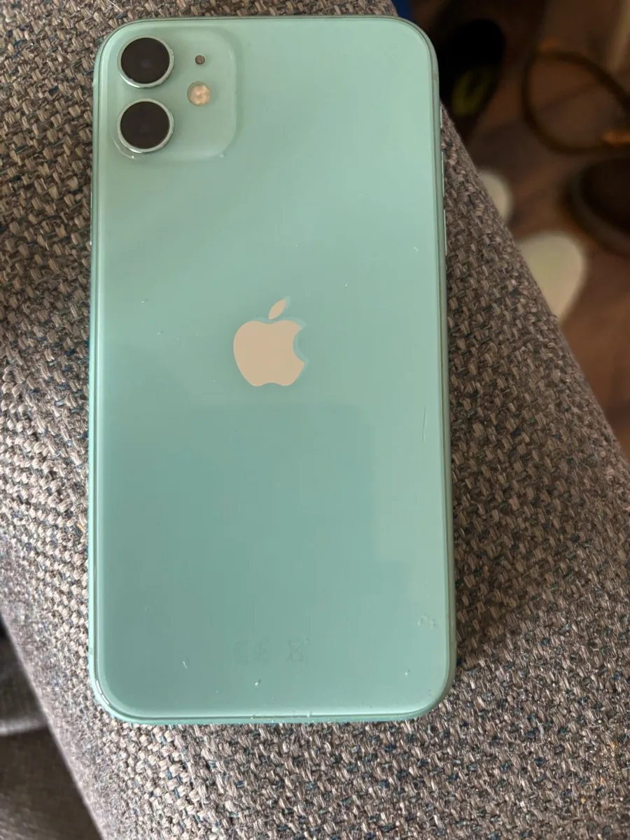 iPhone 11 - Image 2