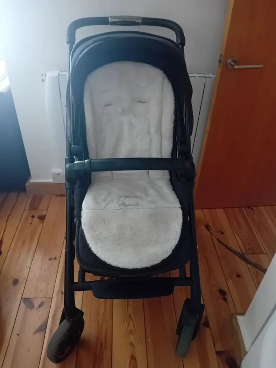 pram - Image 1