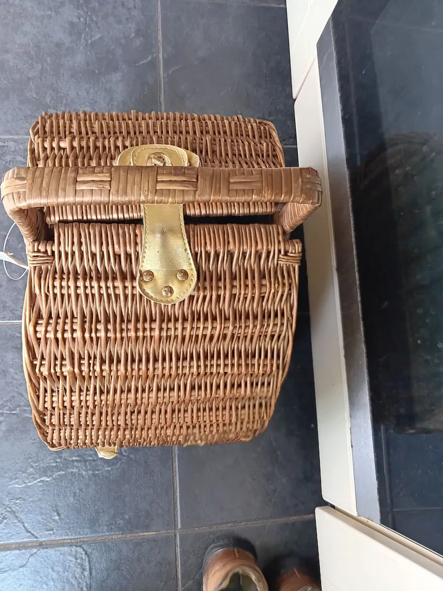 Vintage picnic basket - Image 4