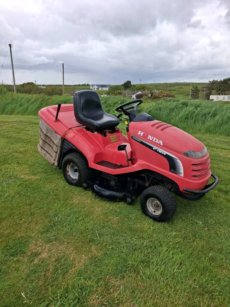 Honda ride on mower - Image 1