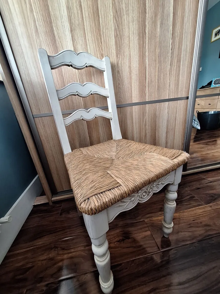 White vintage look chair with straw seat - Image 1