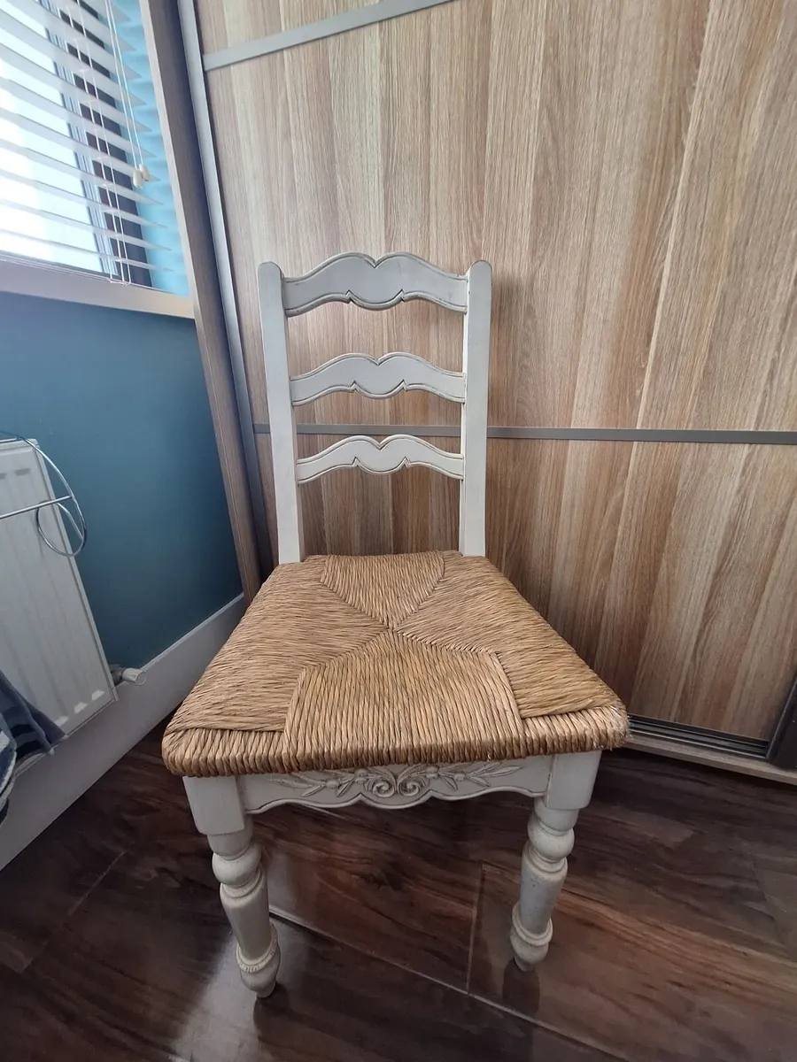 White vintage look chair with straw seat - Image 2