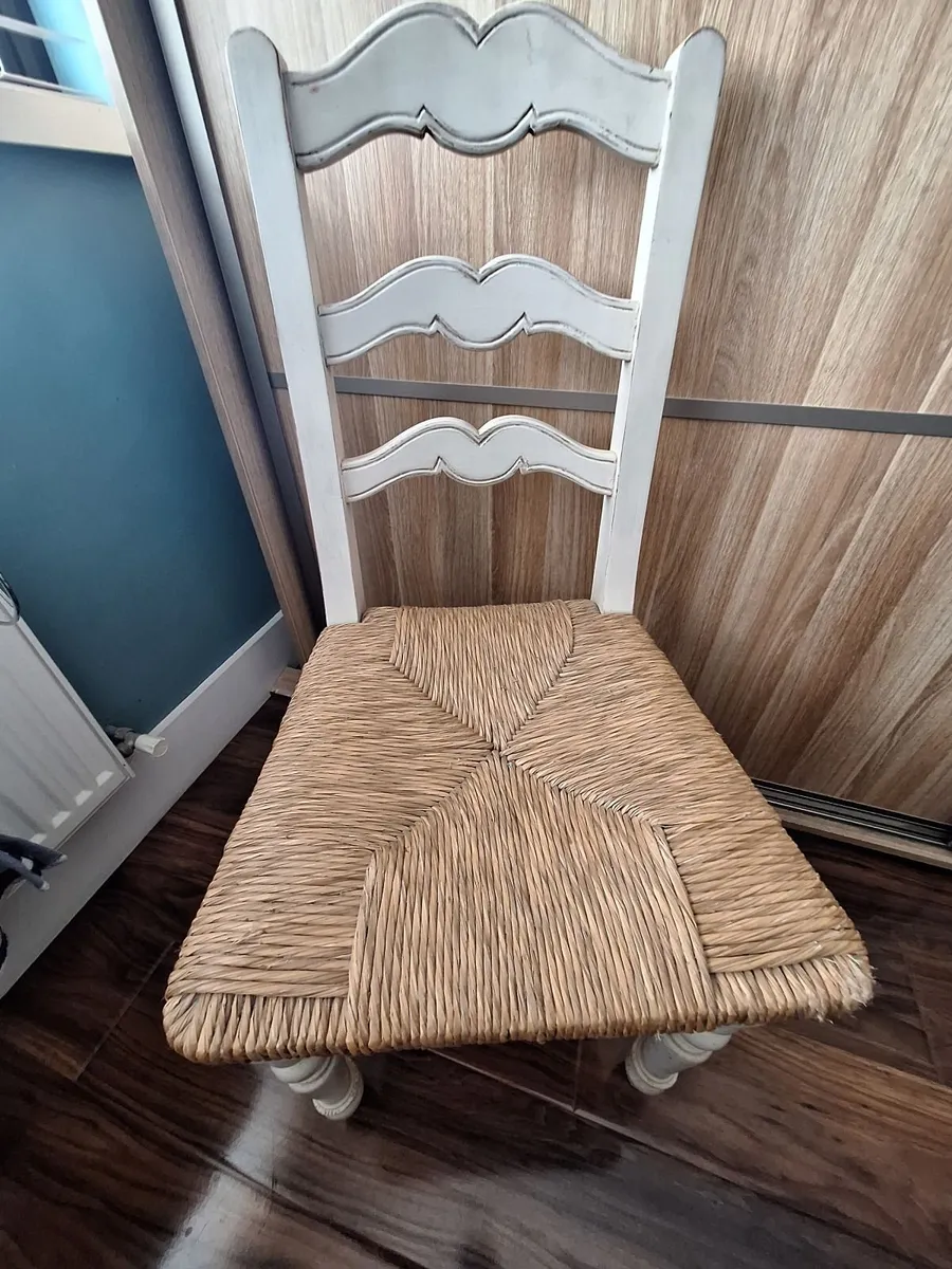 White vintage look chair with straw seat - Image 3