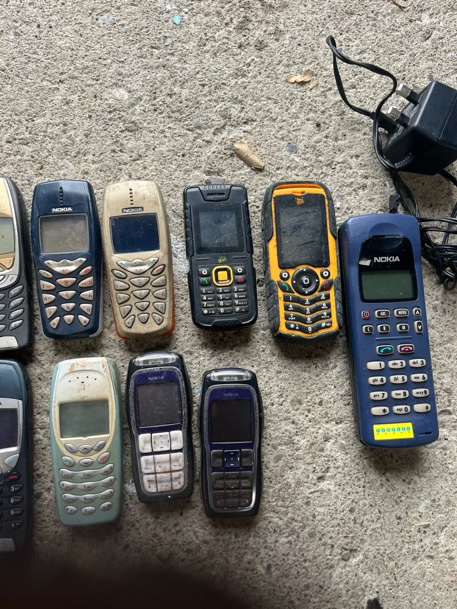 Old phones - Image 1