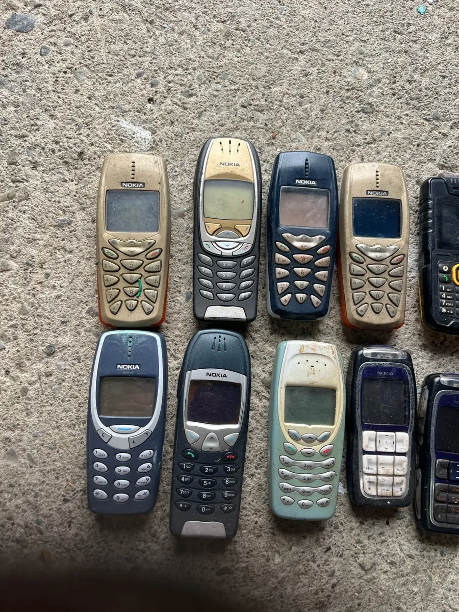 Old phones - Image 2