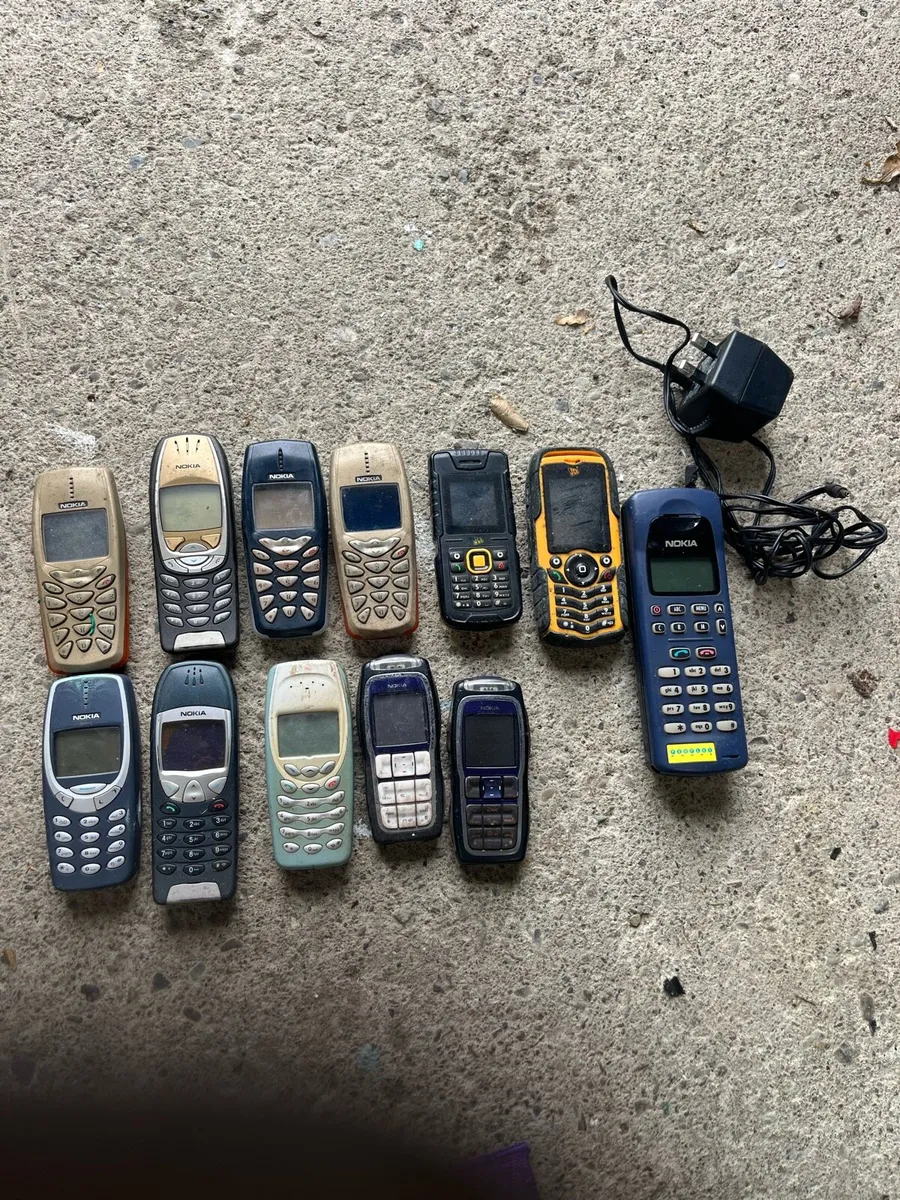 Old phones - Image 3