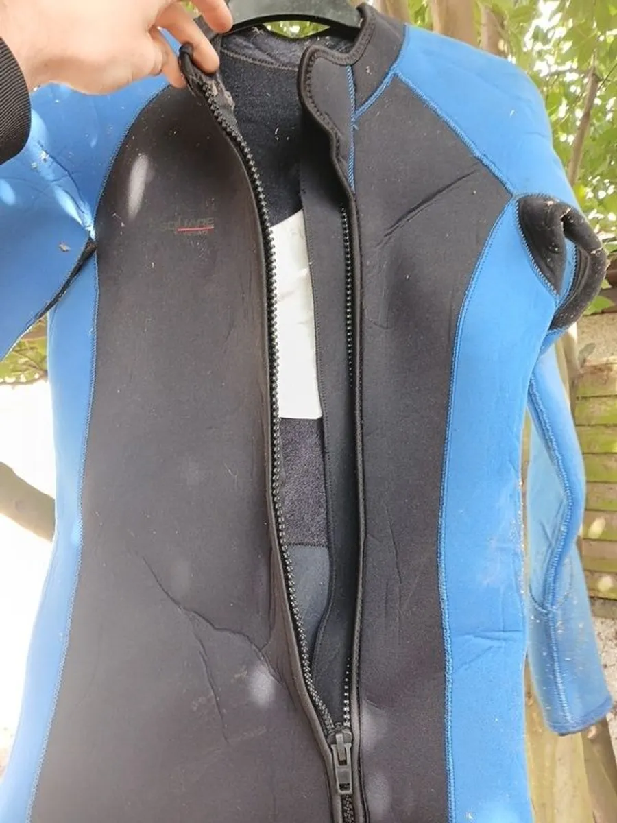 Kayak , wet suit and life jacket - Image 4