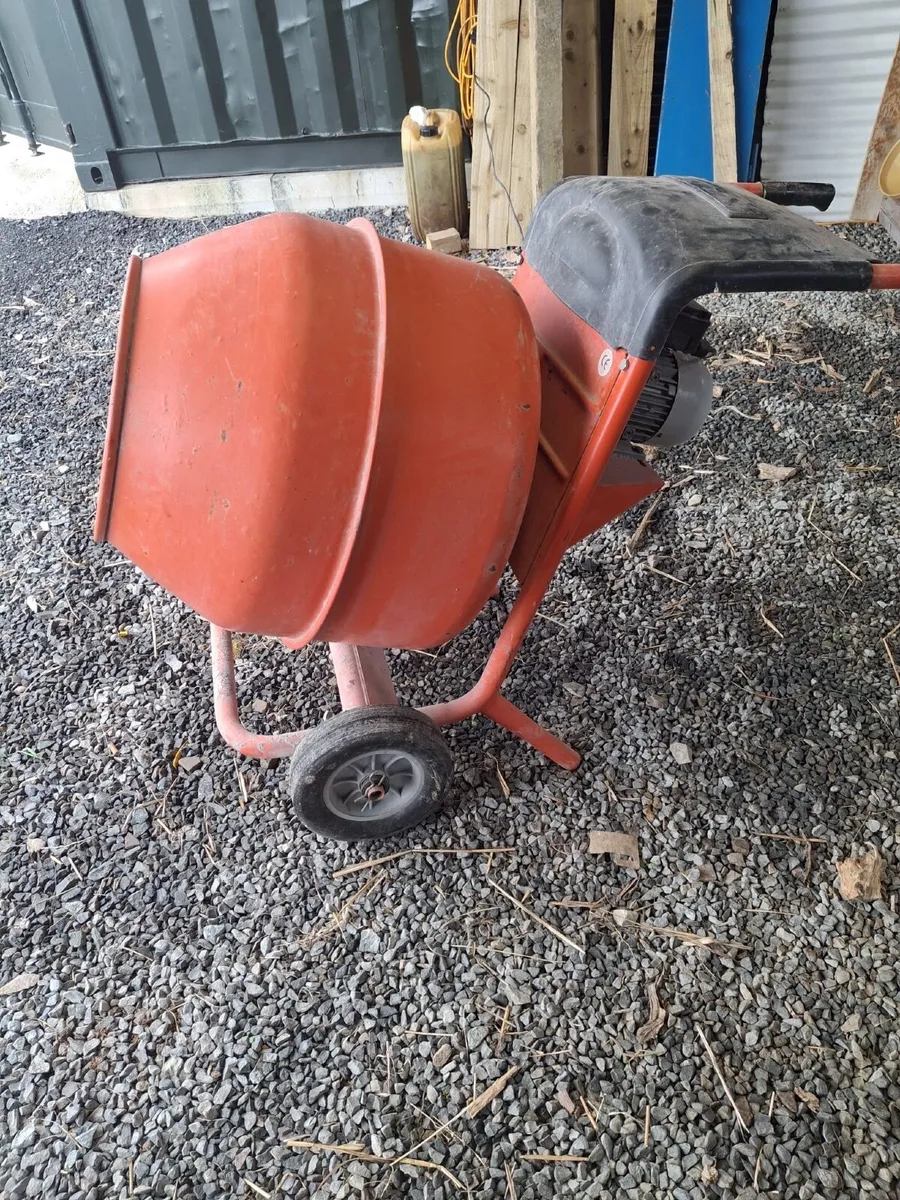 Cement mixer - Image 1