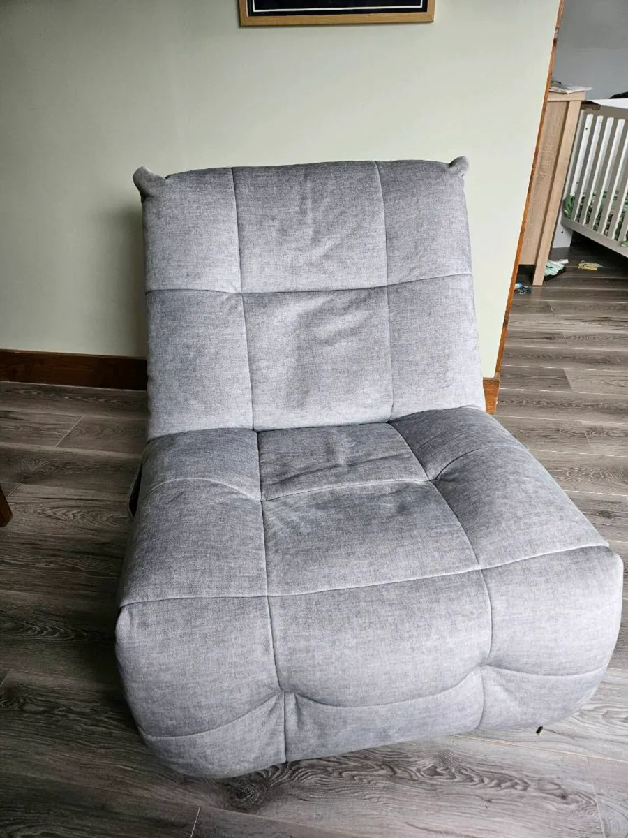 Recliner - Image 3