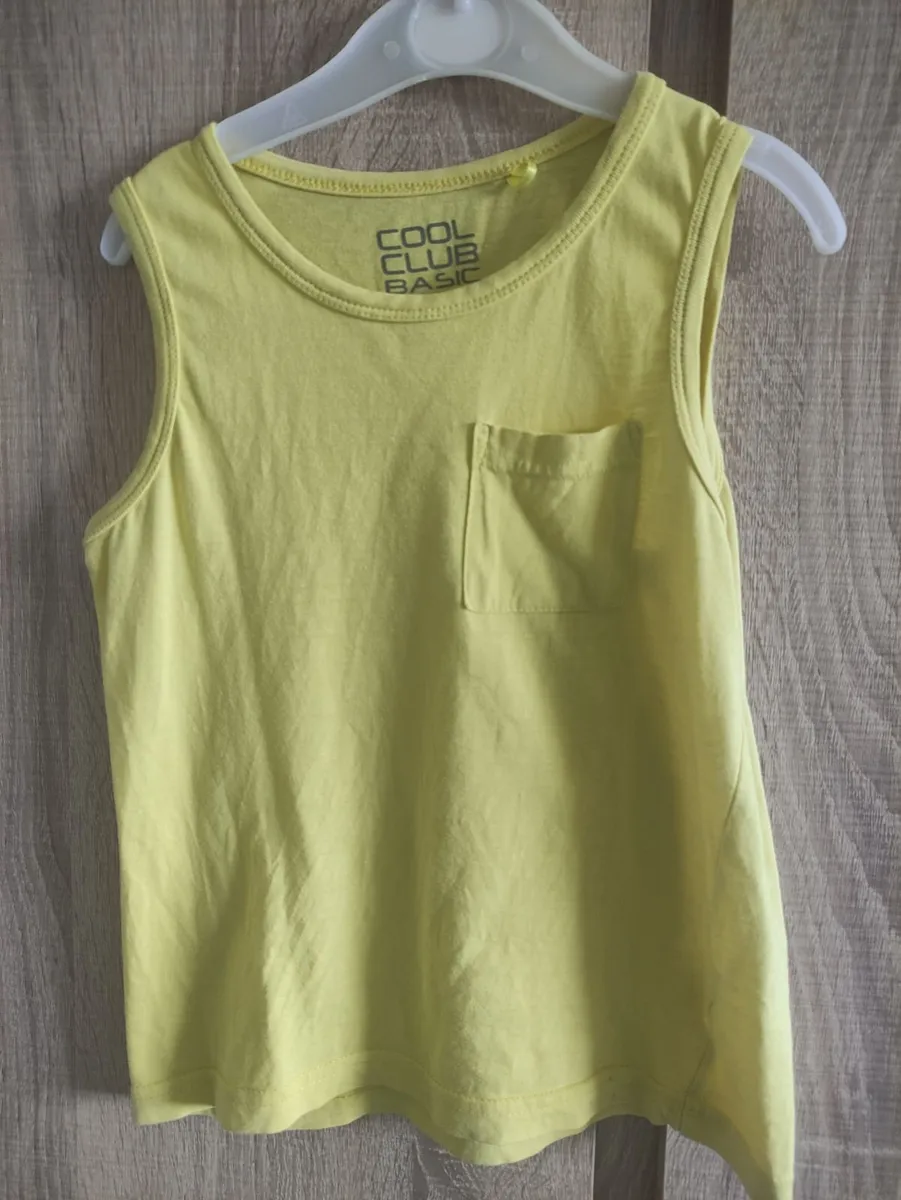 Yellow top boy 110 cm Barely worn - Image 1