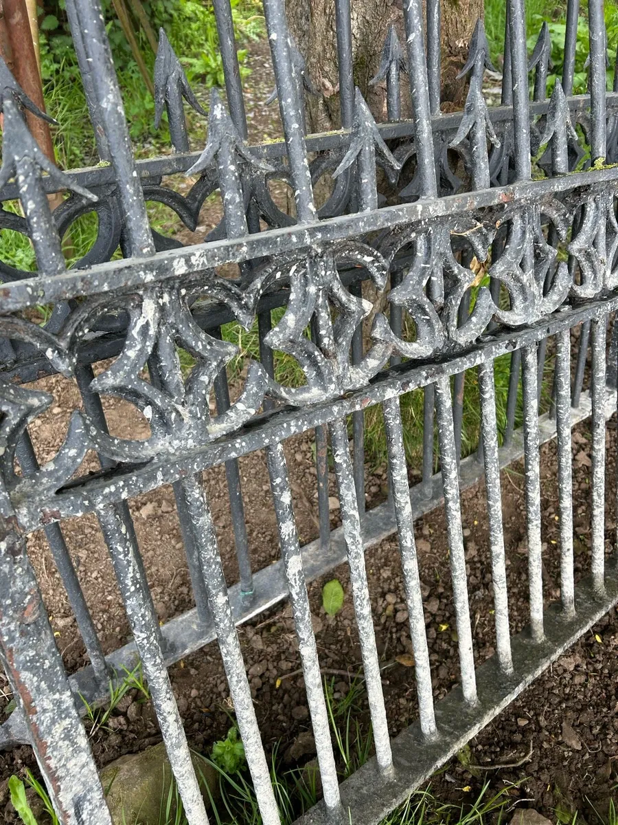 Old gates - Image 1