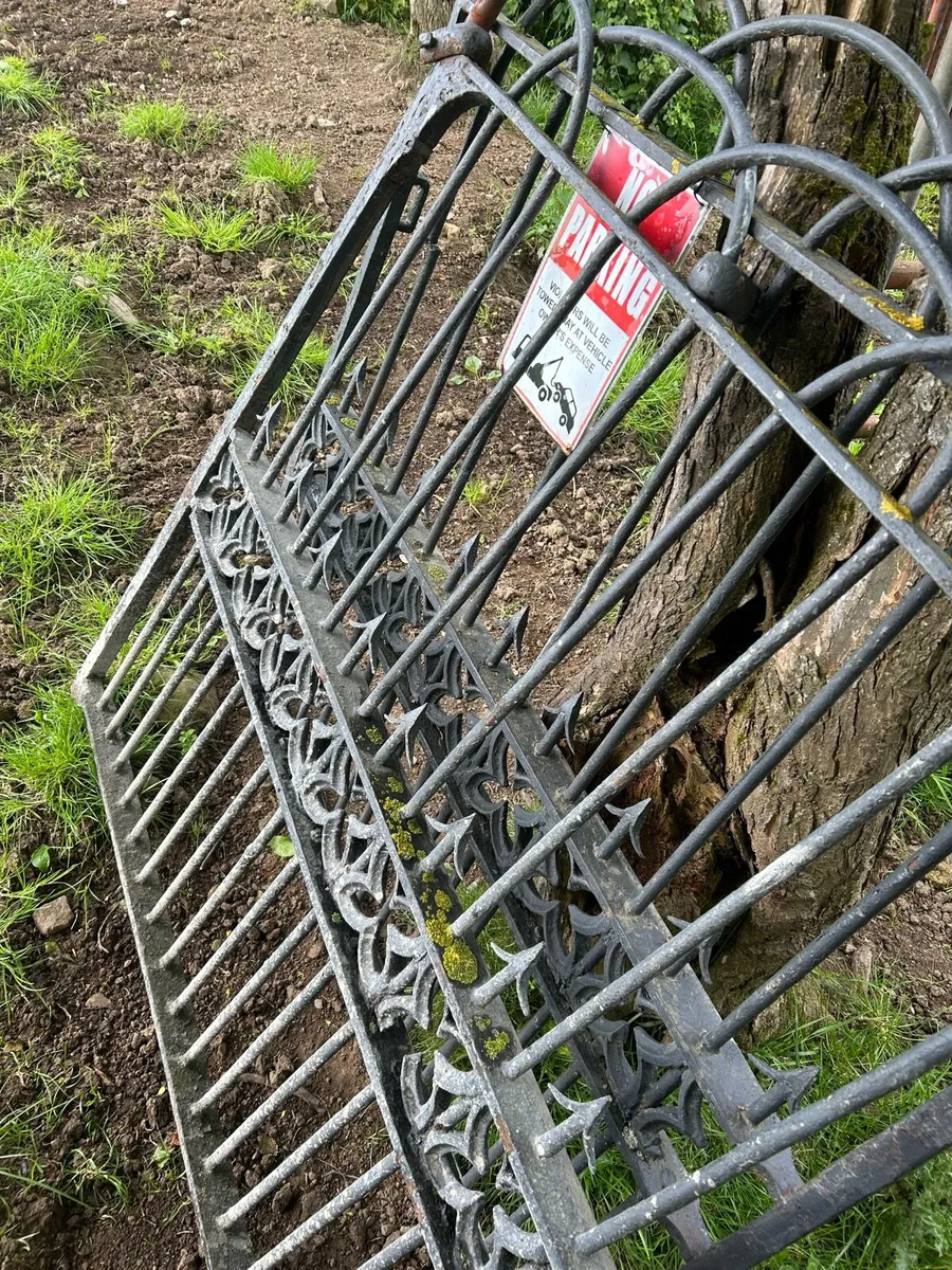 Old gates - Image 3