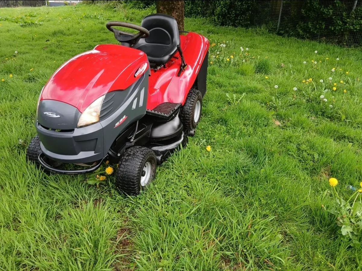 Castle garden ride on lawnmower - Image 2