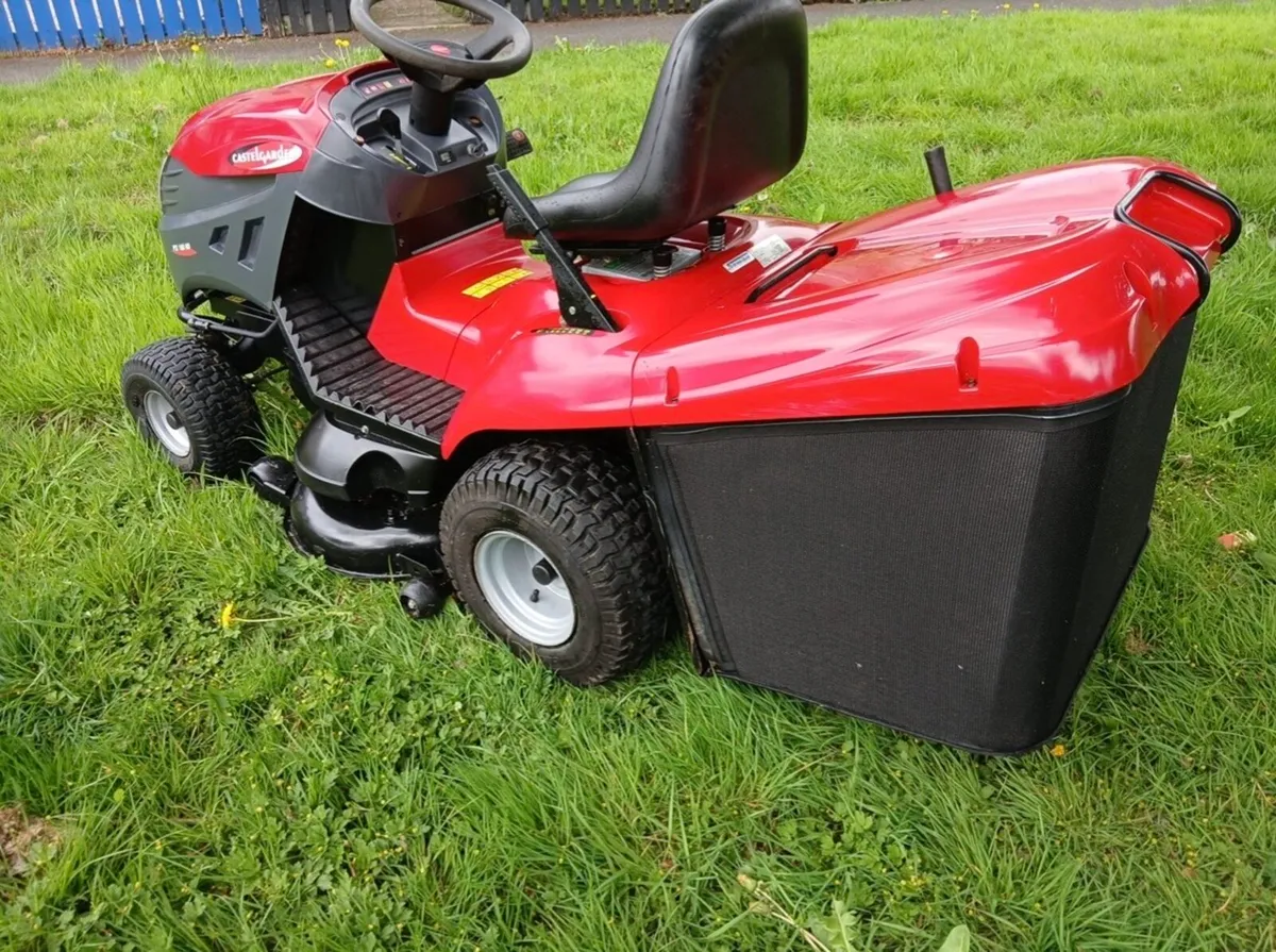 Castle garden ride on lawnmower - Image 4