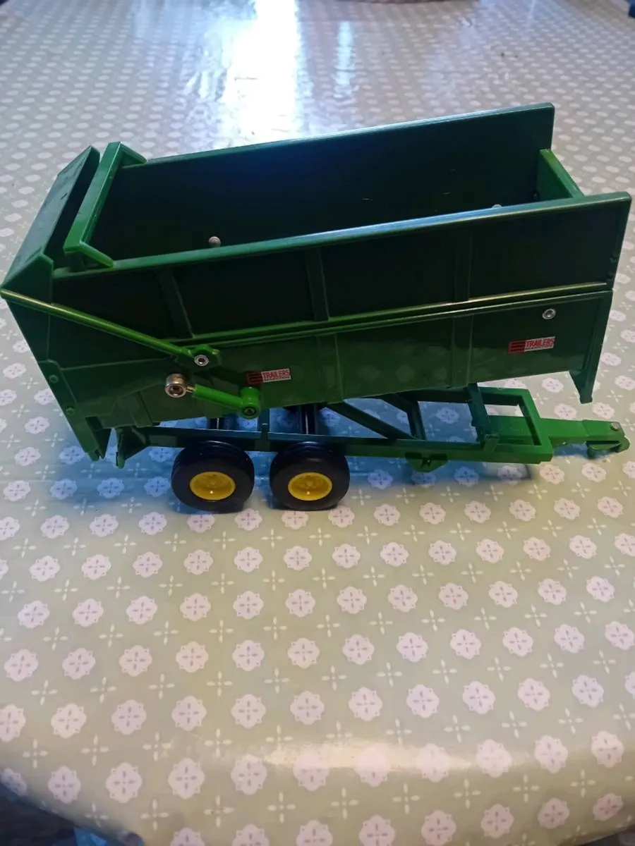 Model 1/32 - Image 2