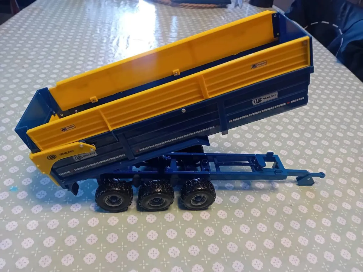 Model 1/32 - Image 3