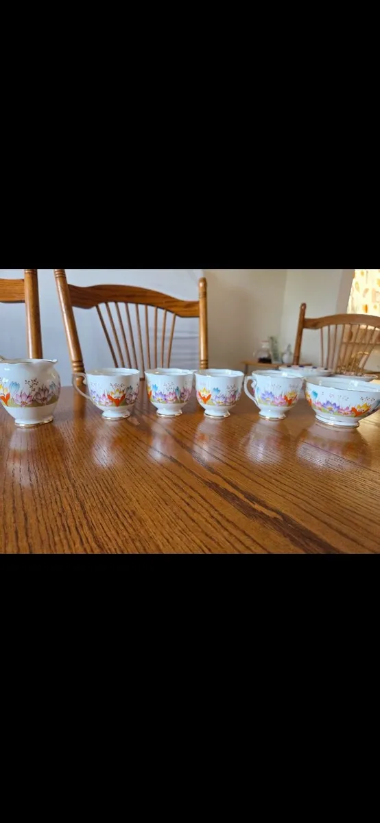 Vintage Roslyn Fine Bone China Tea Set - Image 3