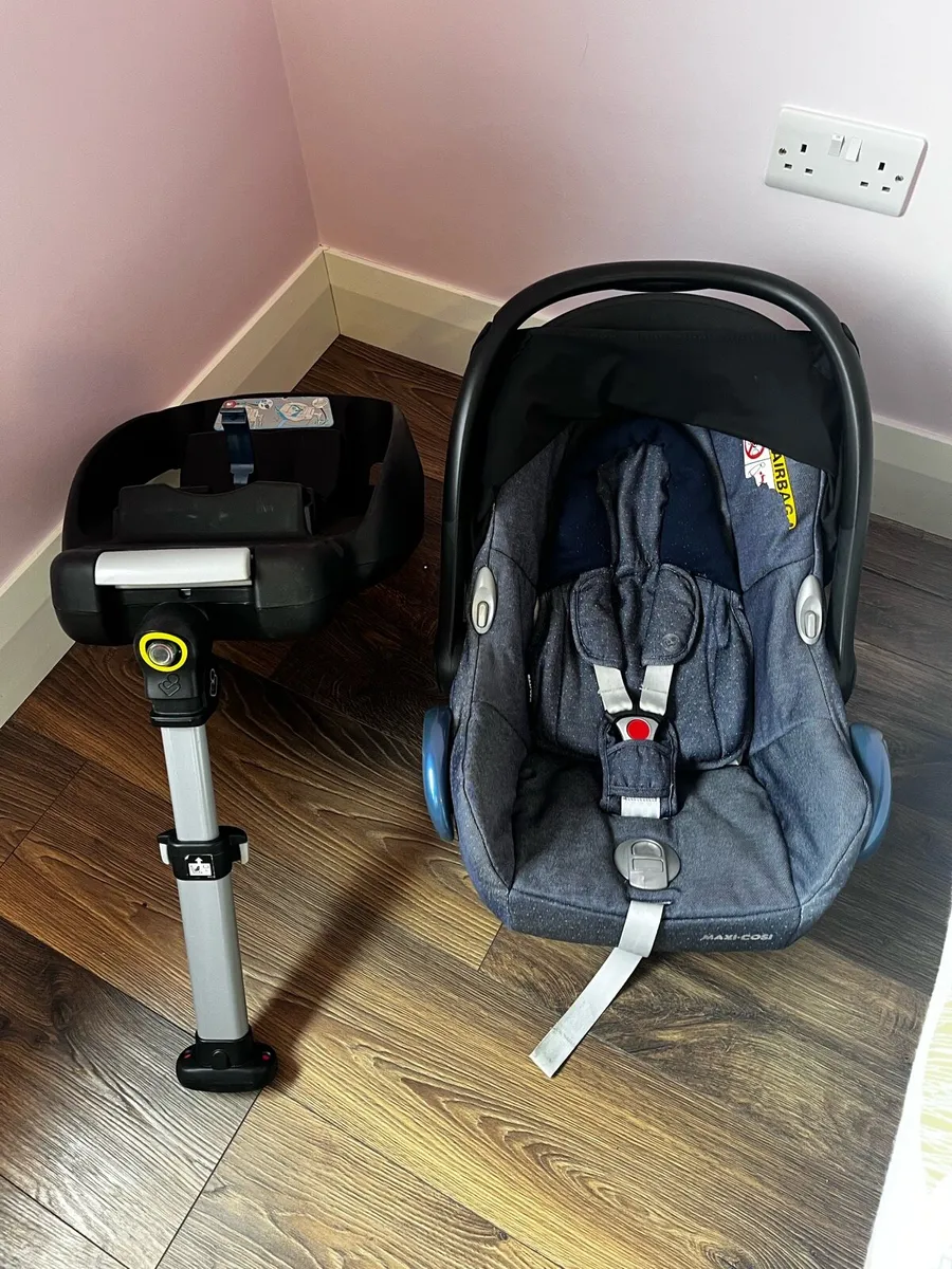 Maxicosi Cabriofix and Easyfix Isofix base - Image 1