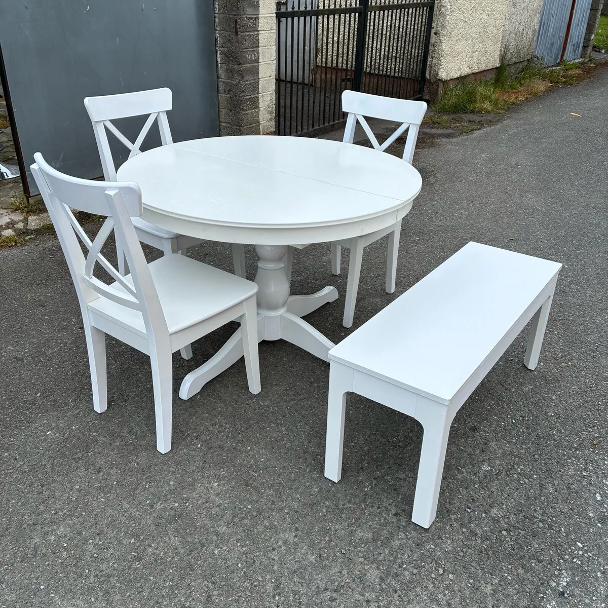 Solid White Extending table 3 Chairs & Bench - Image 1