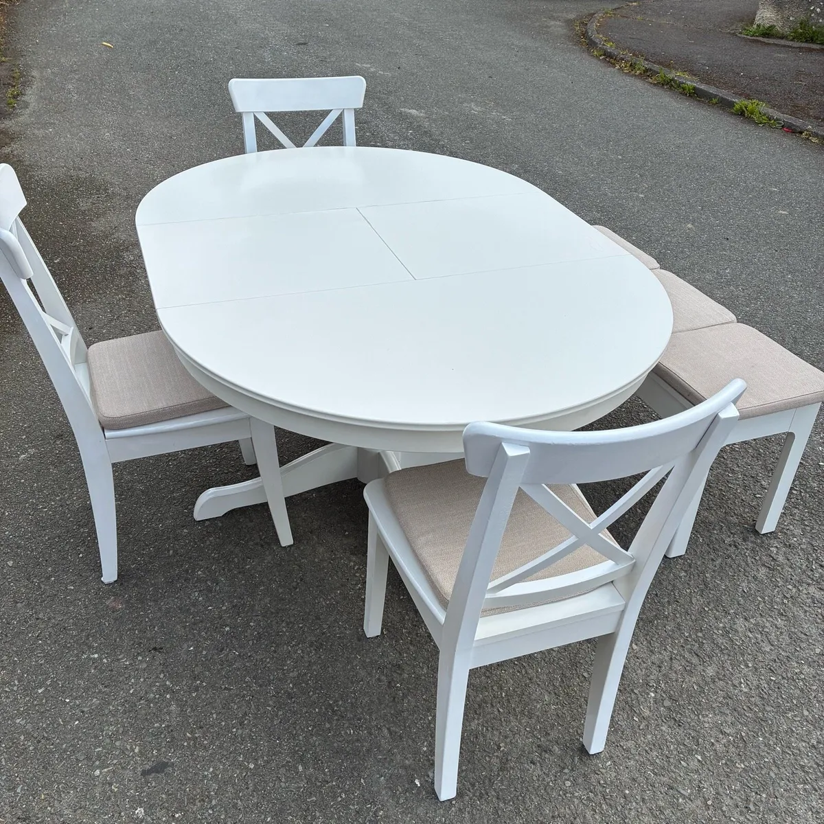 Solid White Extending table 3 Chairs & Bench - Image 4