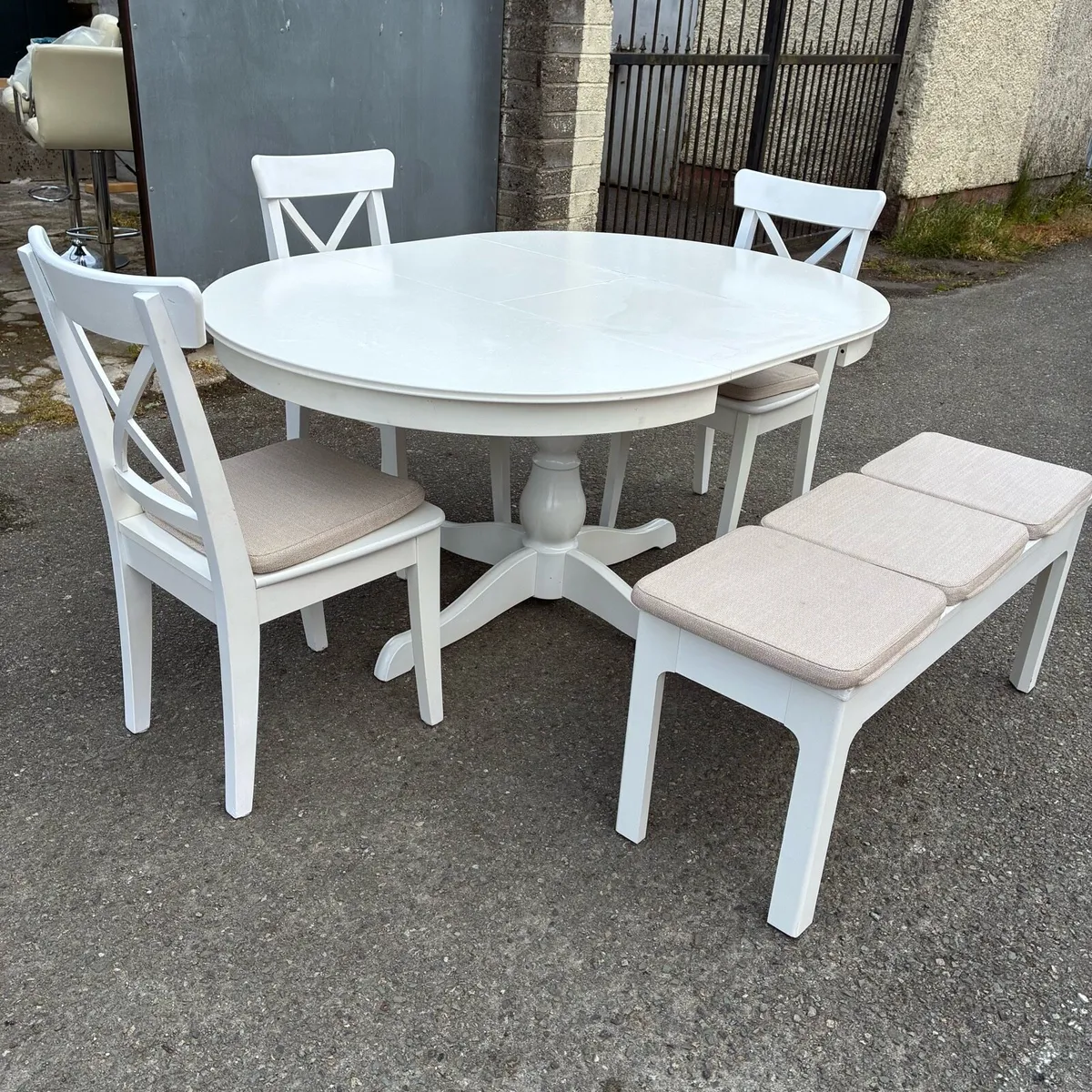 Solid White Extending table 3 Chairs & Bench - Image 3