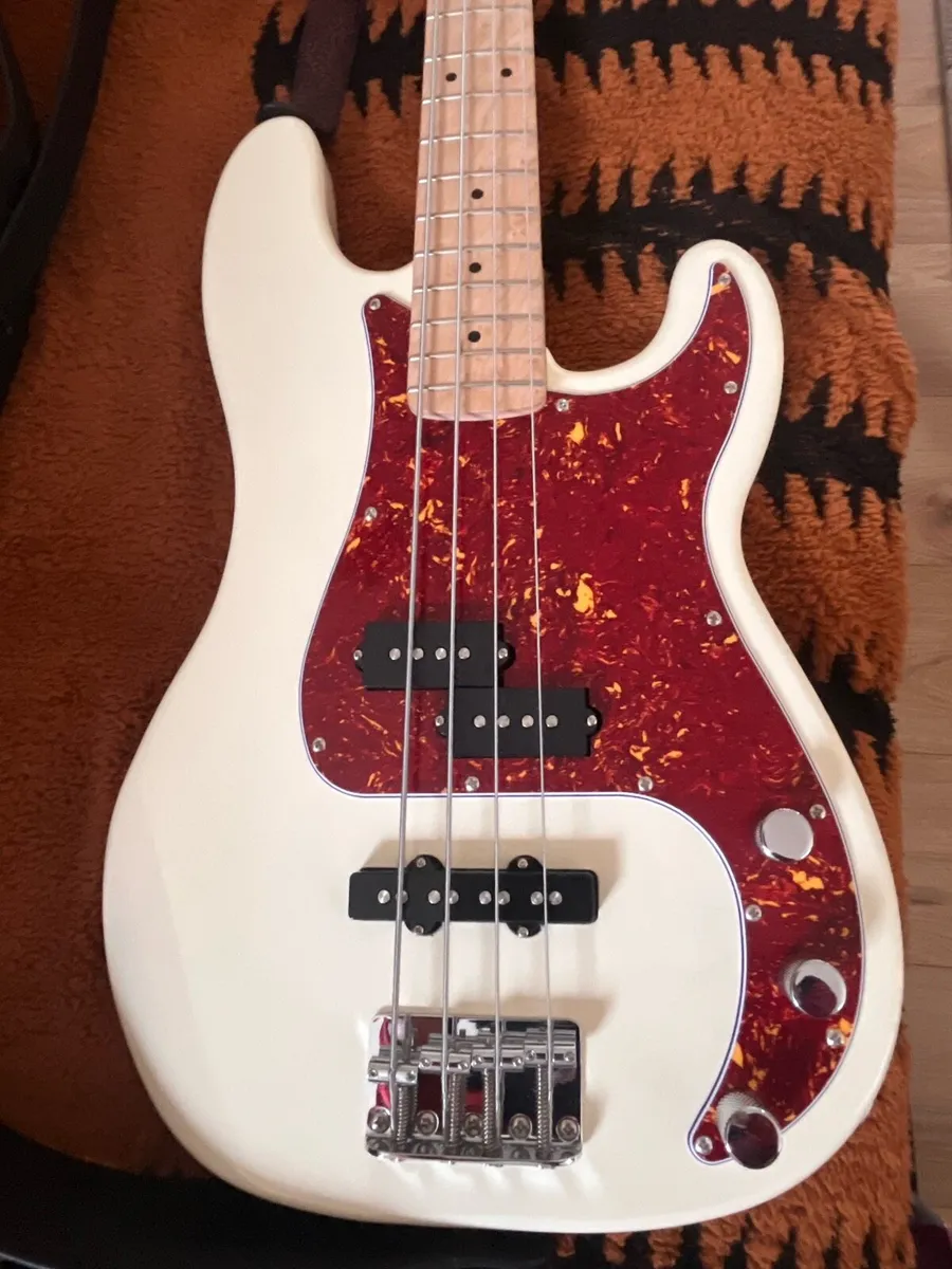 Squire affinity bass - Image 3